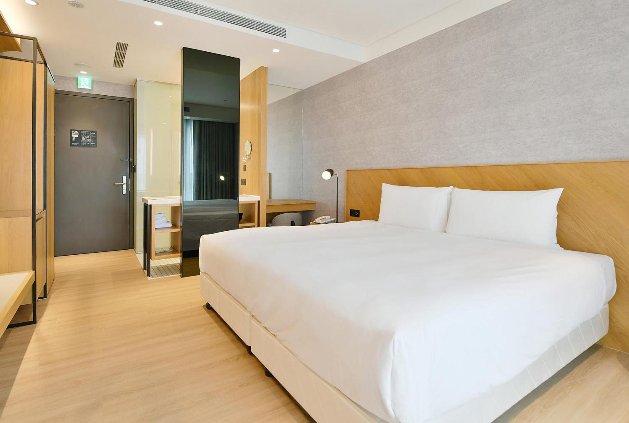Check Inn Select New Taipei Sanchong Exterior photo